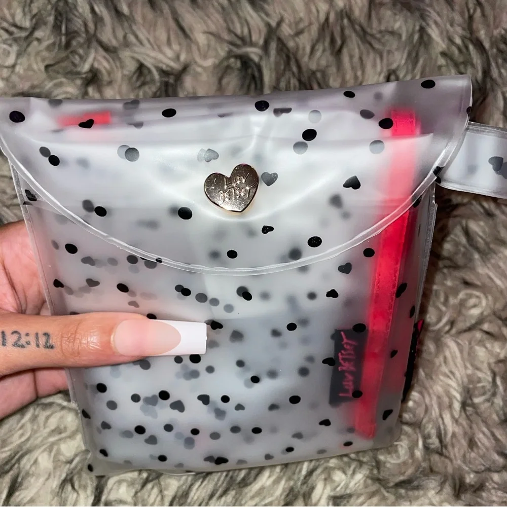 Betsy Johnson The handbag raincoat bag protector !!! Luv Betsey - Picture 4 of 4